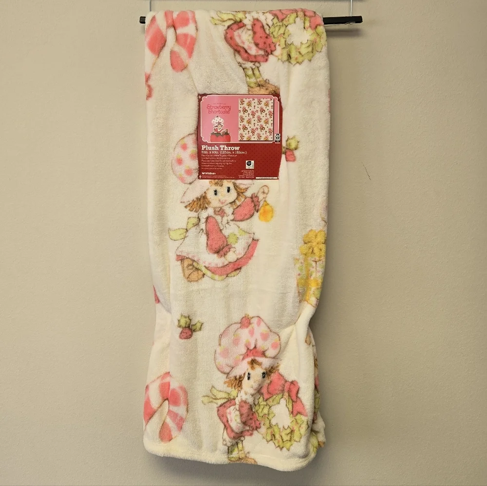 Strawberry Shortcake Christmas Plush Throw Blanket